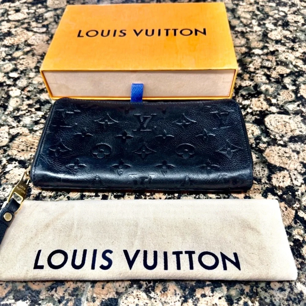 Gorgeous Authentic Louis Vuitton black Zippy Wallet - Picture 3 of 5